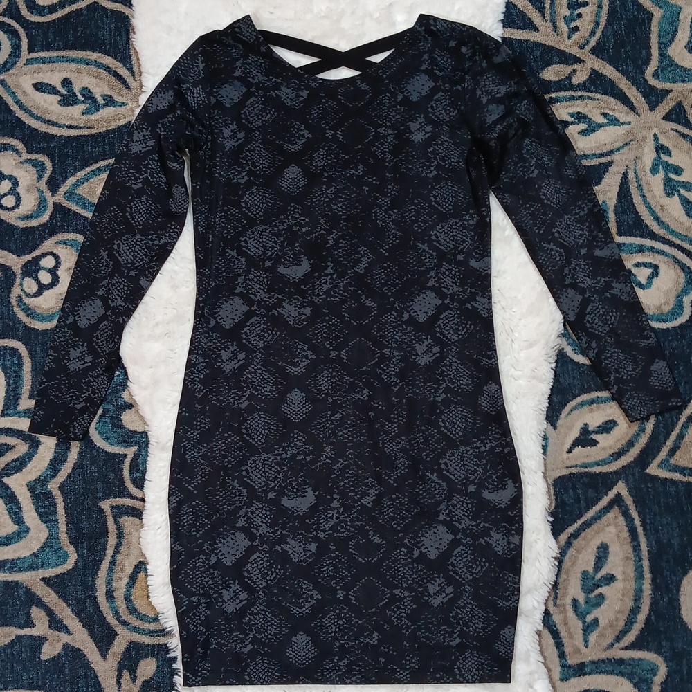 New Victoria's Secret Sport black & gray snakeskin print long sleeve mini dress